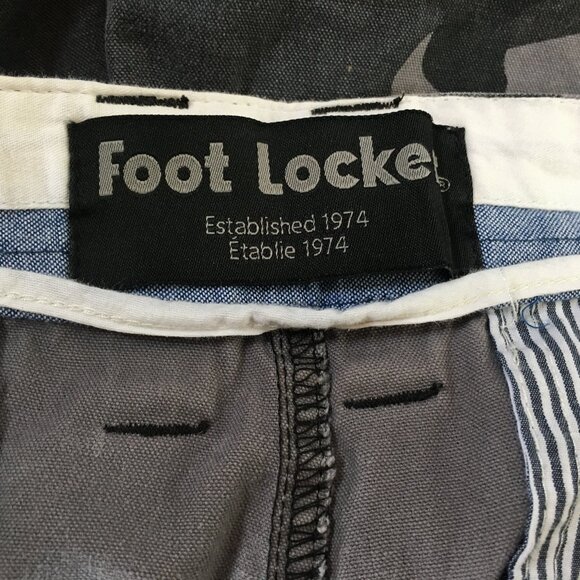 Foot Locker Mens Camo Cargo Shorts Size 34 Pockets Cotton Zipper Gray Camouflage - Picture 12 of 14
